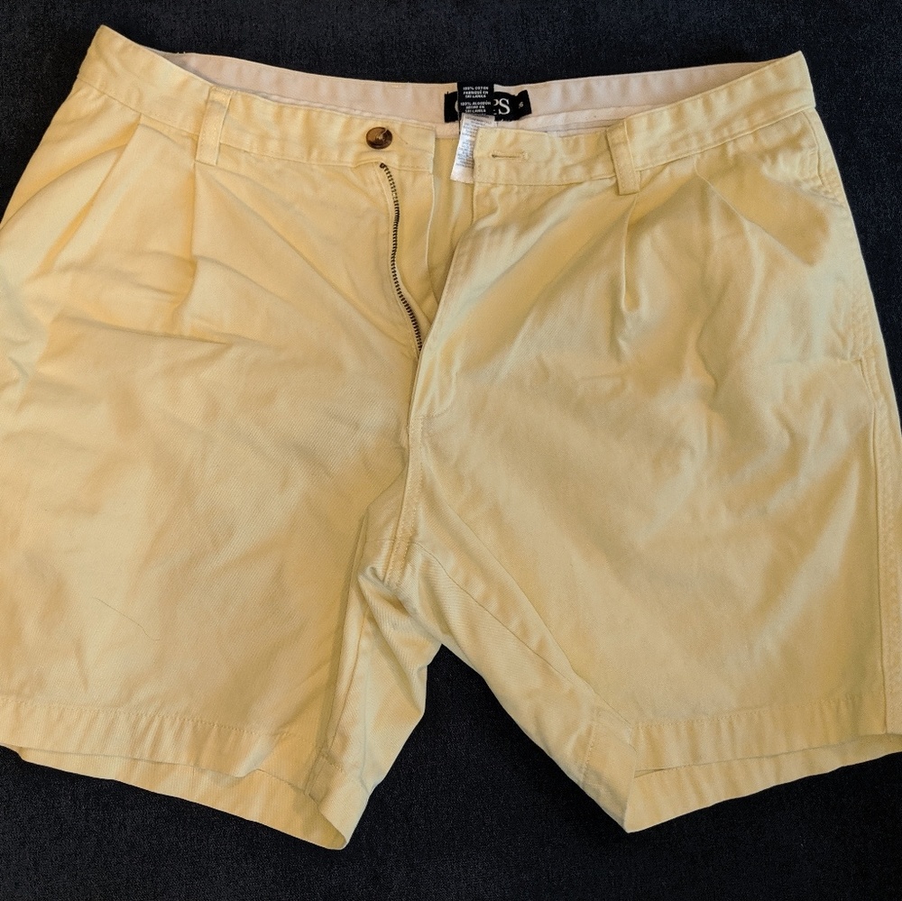 Chaps 36 yellow shorts
